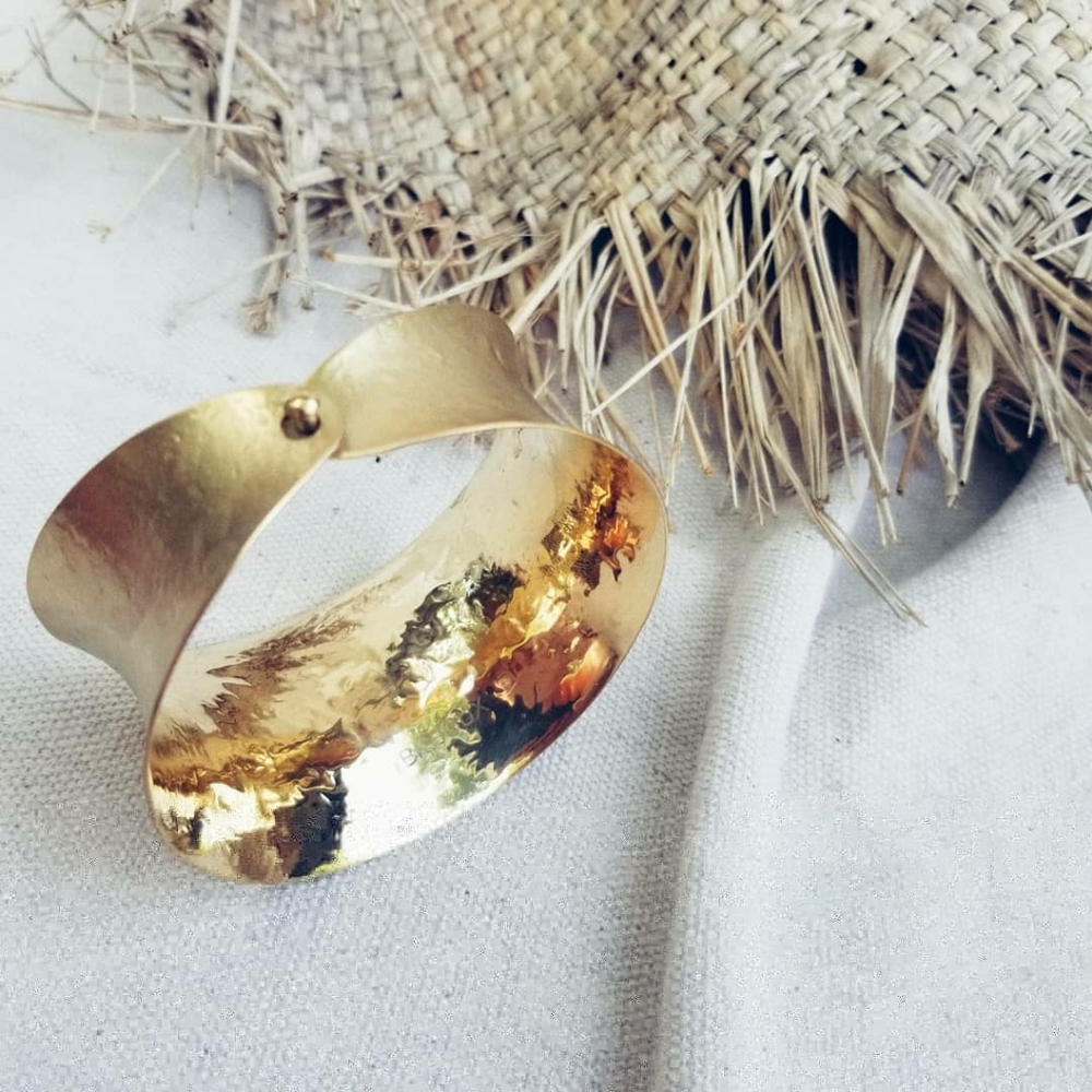 Matte hammered gold brass bangle bracelet new - Picture 3 of 4